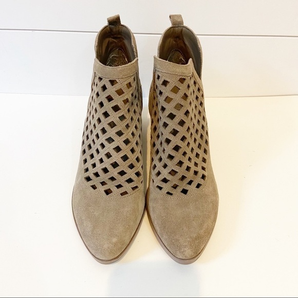 Crown Vintage Laser Cut out Tan Booties size 10 - Picture 2 of 13